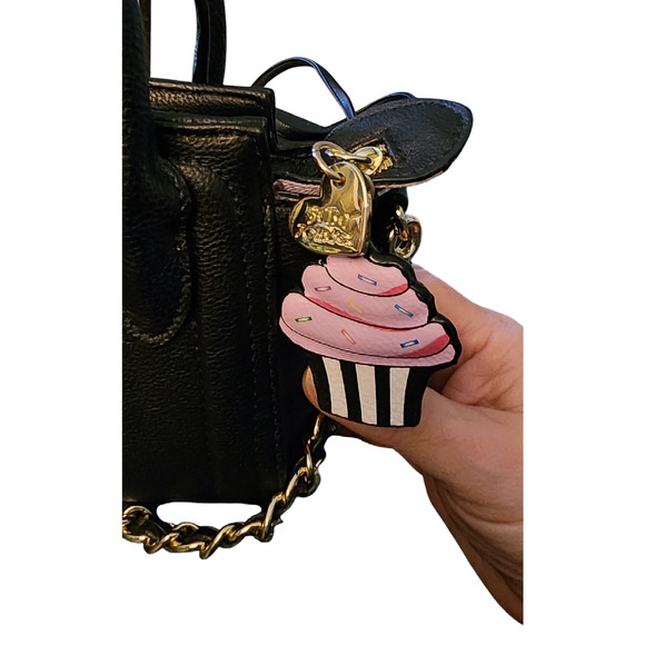 Betsey Johnson Trolls by dream works black Mini Purse with Cupcake tag - Picture 9 of 9